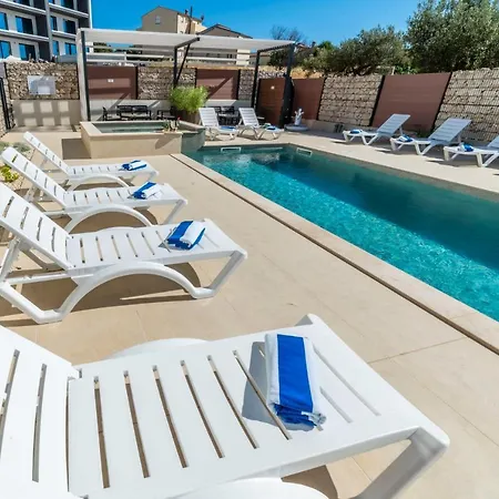 Pinna - Sv. Jerolim Пула