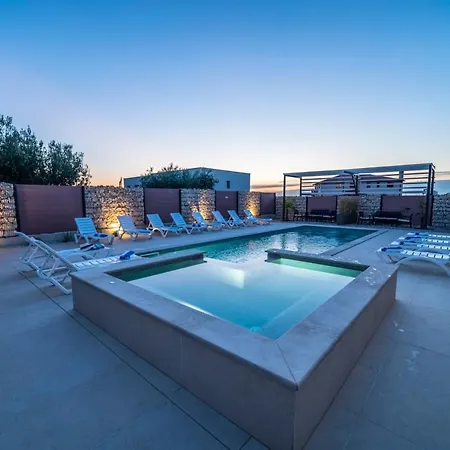 Pinna - Sv. Jerolim * Пула